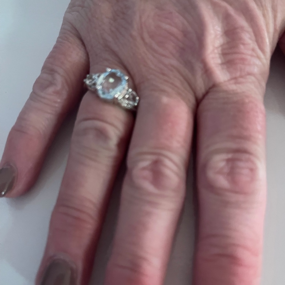 Elegant Silver Women's Ring size 7